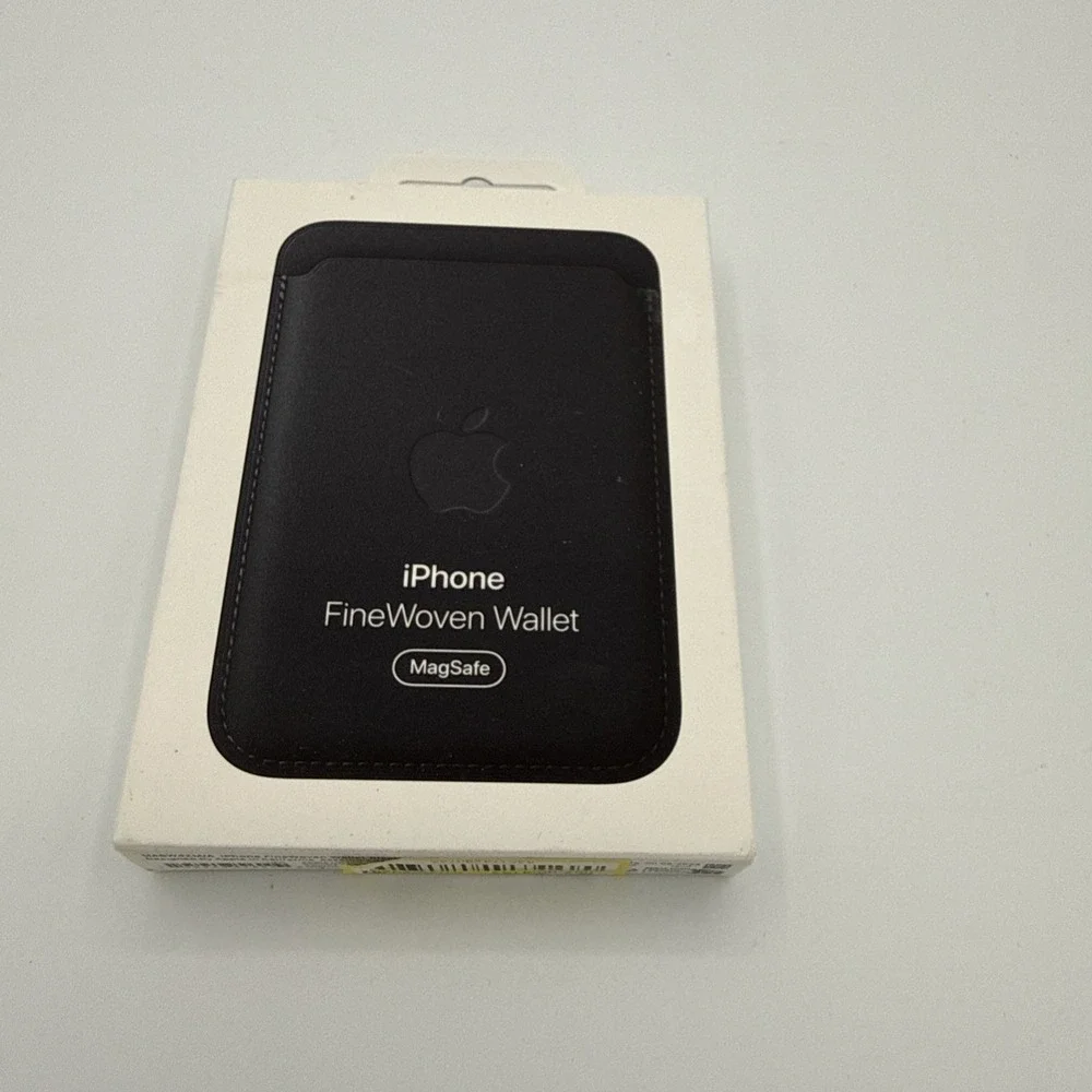 Apple iPhone FineWoven Wallet with MagSafe - Black New Sealed